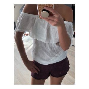 WHITE OFF THE SHOULDER TOP